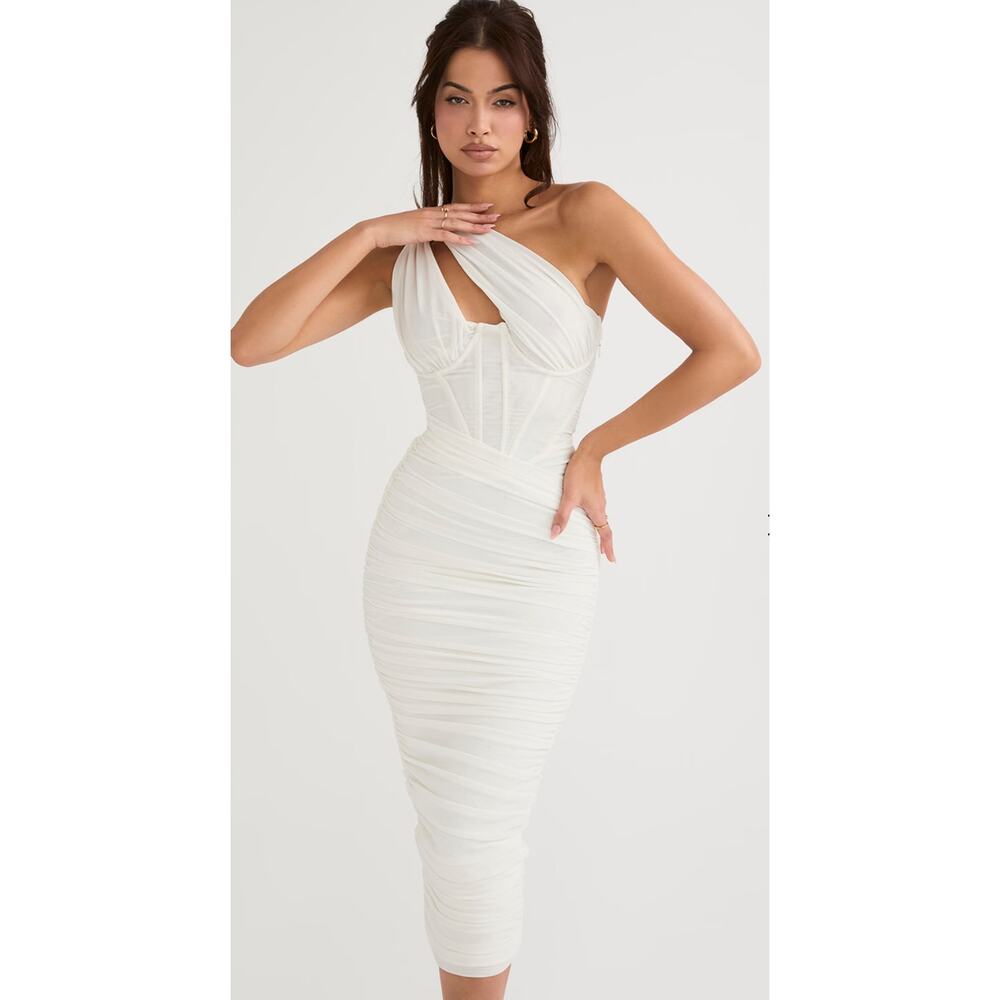 VALENTINA
House of CB Small bigger cup
IVORY ASYMMETRIC CUTOUT MIDI DRESS
US$255
